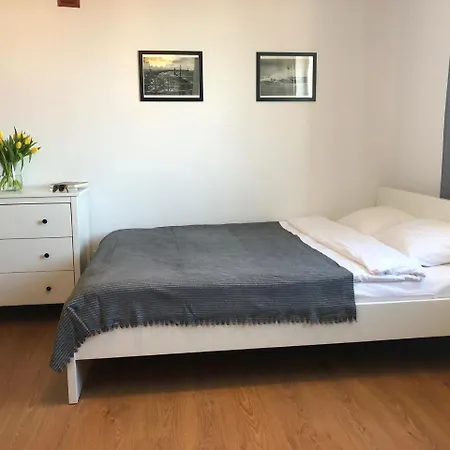 Gabriela Goscinne Z Basenem